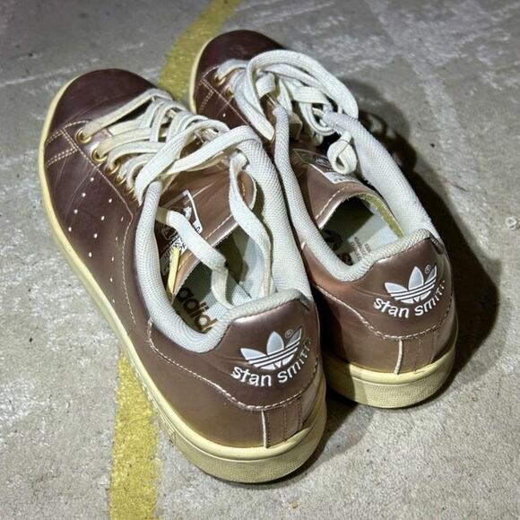 Rose gold metallic adidas - Picture 1 of 2